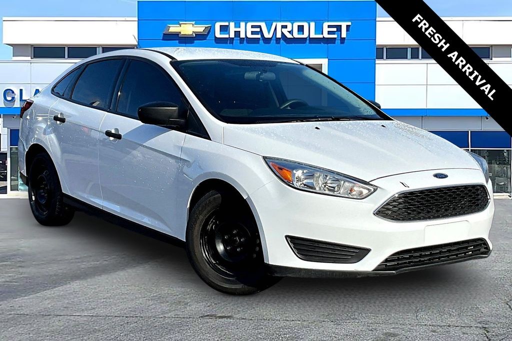 Oxford White 2018 Ford Focus S Sedan Front-Wheel Drive 6-Speed Automatic