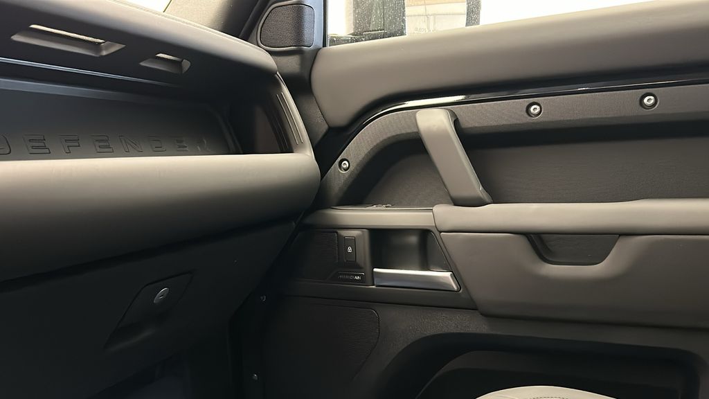 2025 Land Rover Defender 130 21