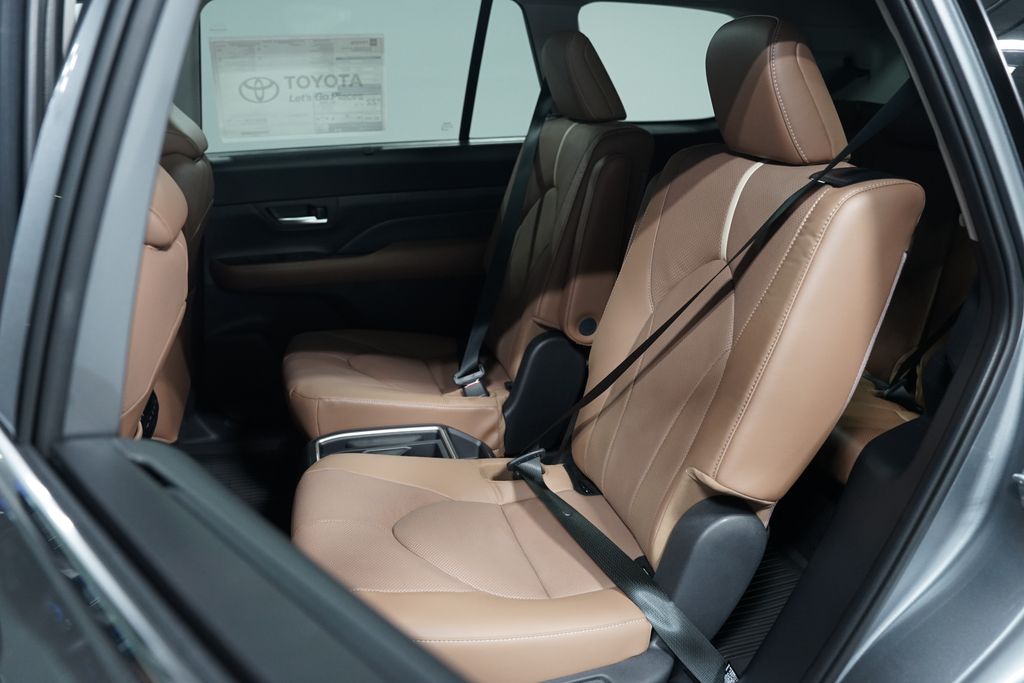 Thumbnail: 2025 Toyota Grand Highlander - 31