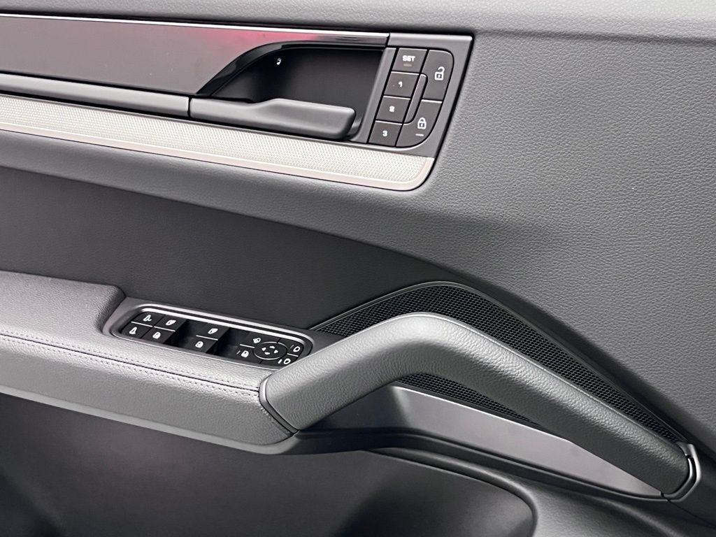 2025 Porsche   20