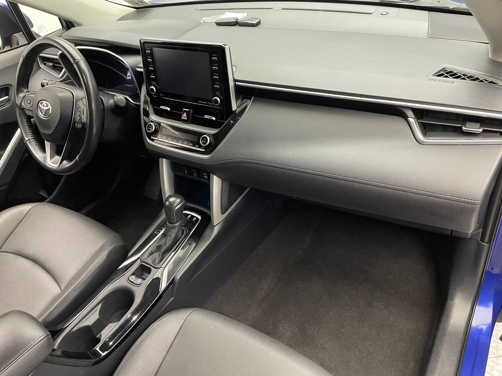 2022 Toyota Corolla Cross XLE 16