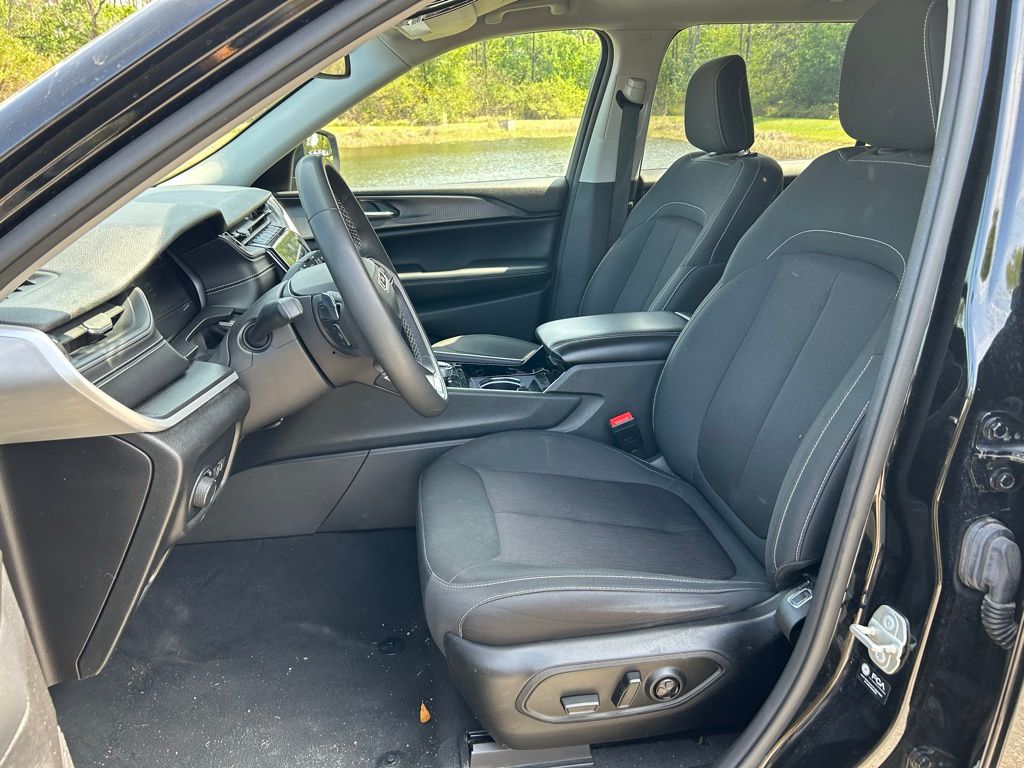 Thumbnail: 2023 Jeep Grand Cherokee L - 15