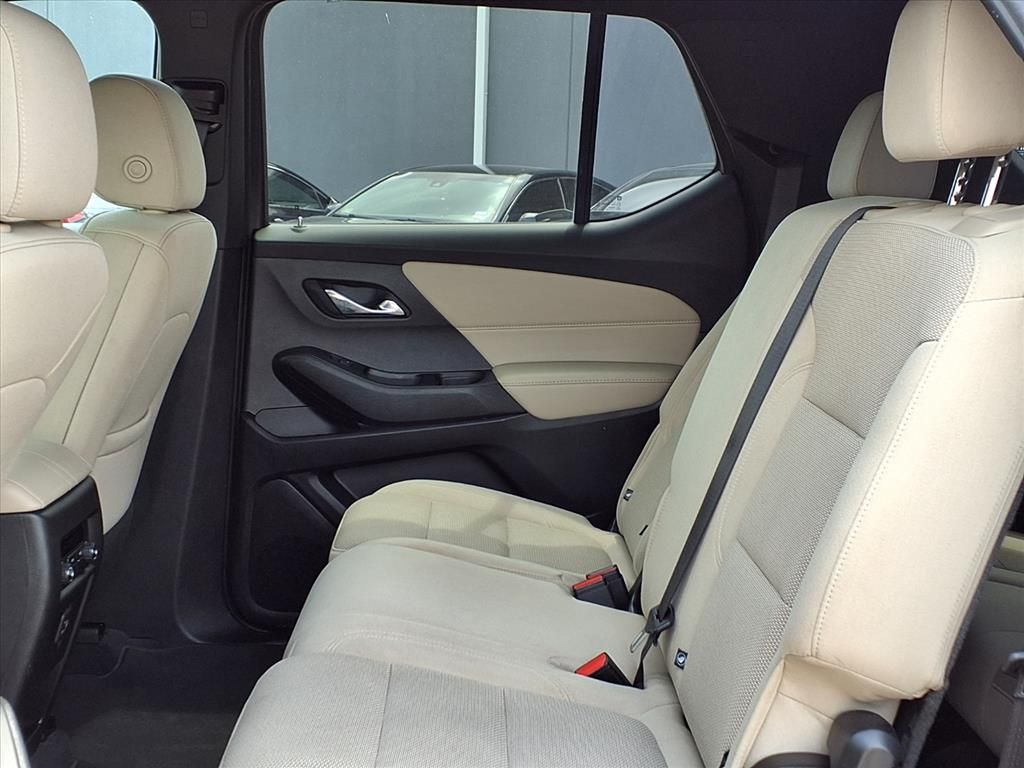 2023 Chevrolet Traverse LS - 11