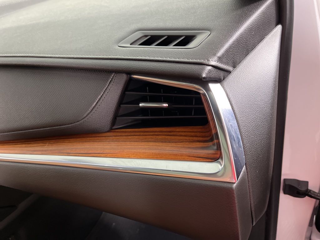 Thumbnail: 2023 Cadillac XT5 - 21