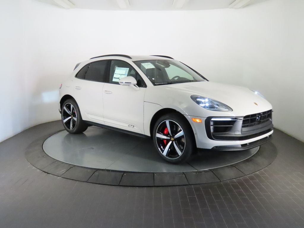 Thumbnail: 2026 Porsche Macan - 9