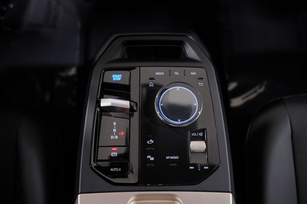 Thumbnail: 2026 BMW iX - 13