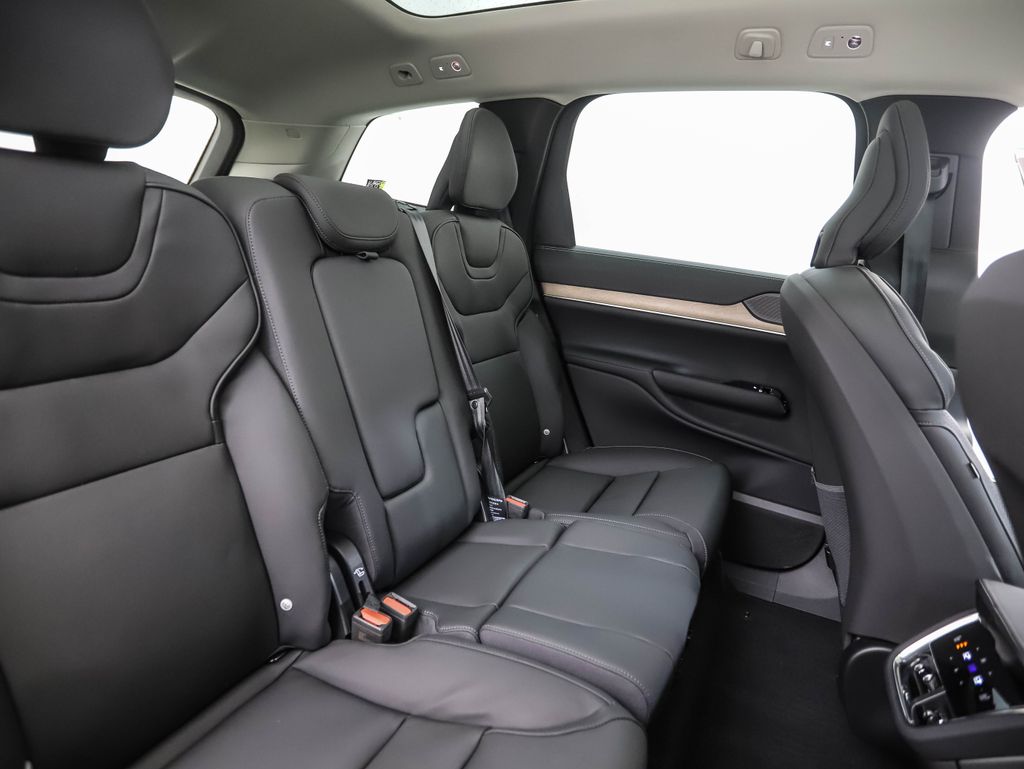 Thumbnail: 2025 Volvo EX90 - 25