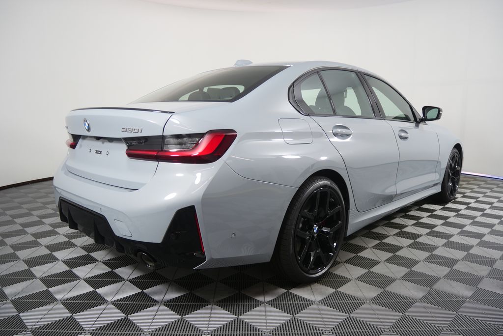 Thumbnail: 2026 BMW 3 Series - 3