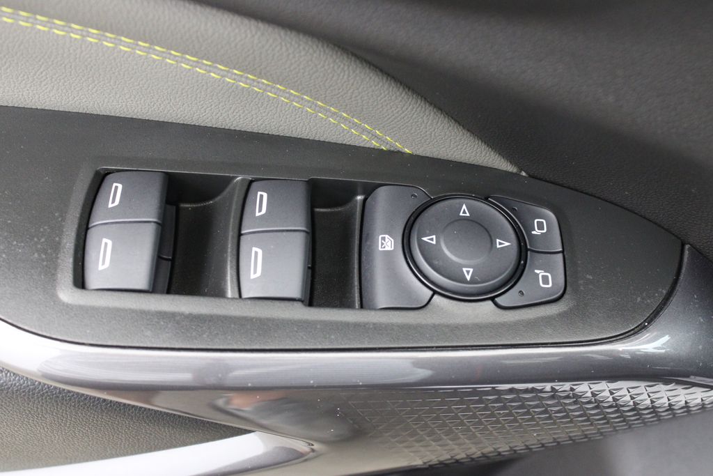 used 2025 Chevrolet Trax car, priced at $25,991