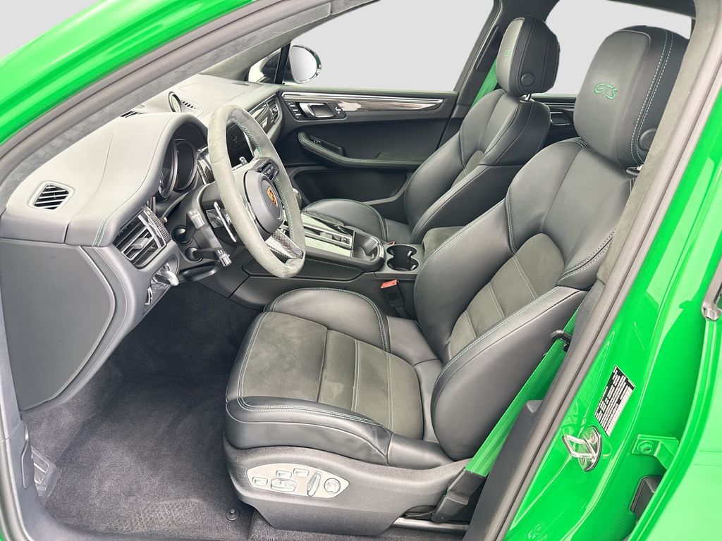 Thumbnail: 2024 Porsche Macan - 18