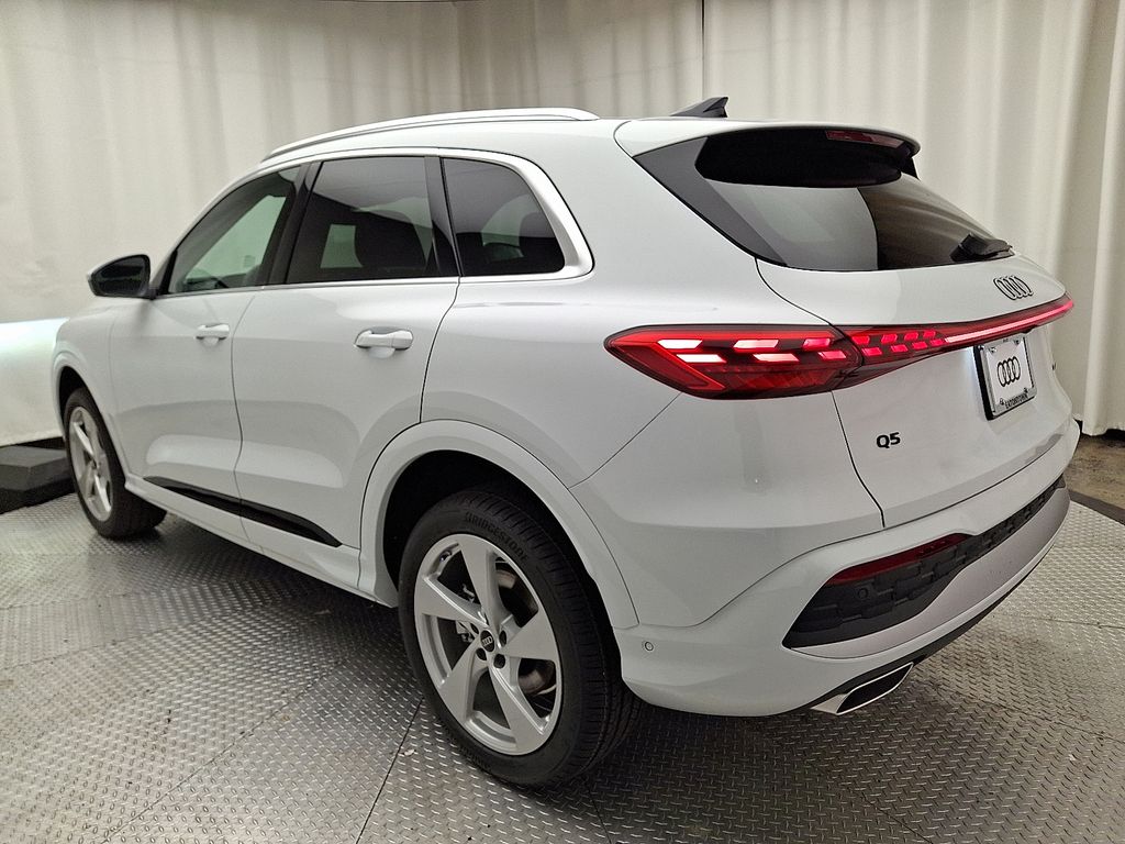 Thumbnail: 2025 Audi Q5 - 4