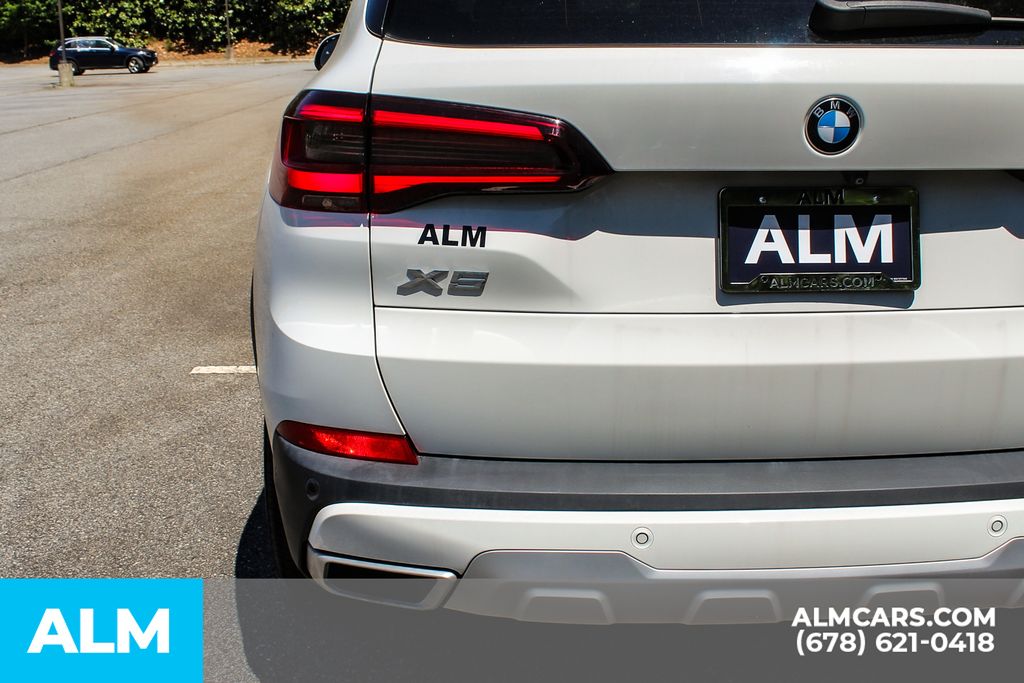 Used 2022 White BMW sDrive40i image 13