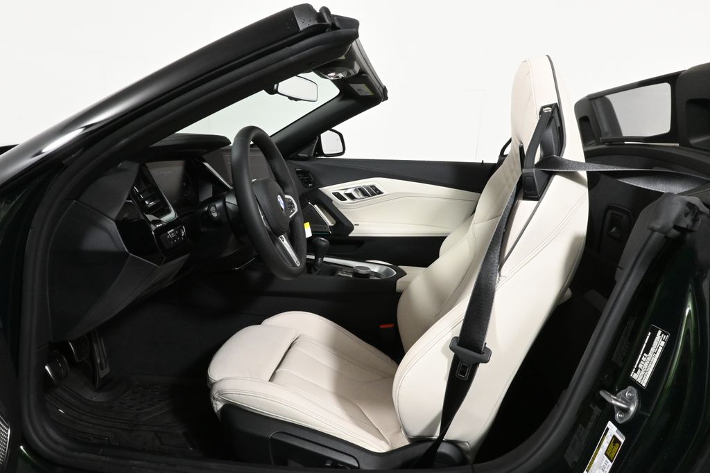 2025 BMW Z4 M40i 3