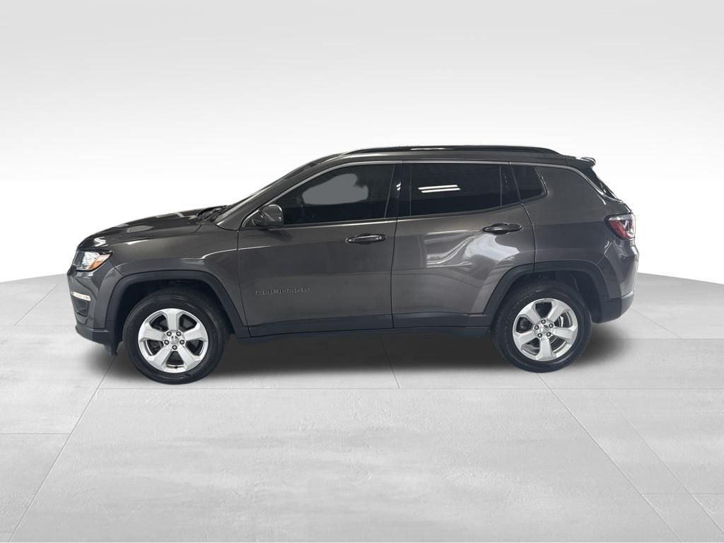Used 2018 Gray Jeep Latitude image 2