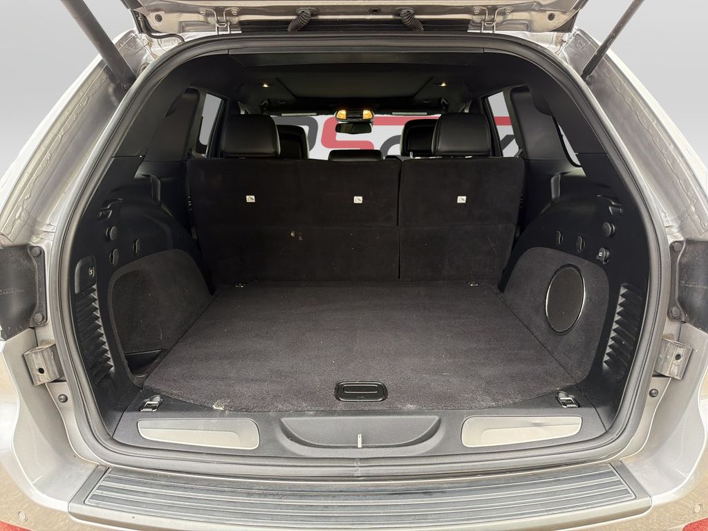 Used 2020 Silver Jeep Overland image 13