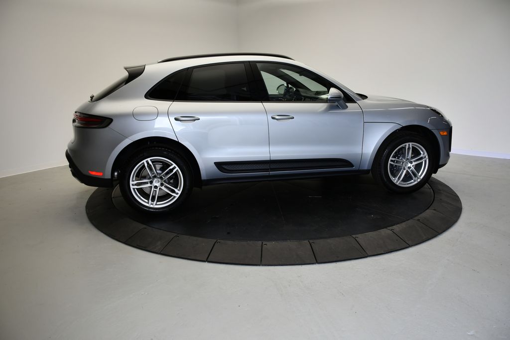 Thumbnail: 2026 Porsche Macan - 9