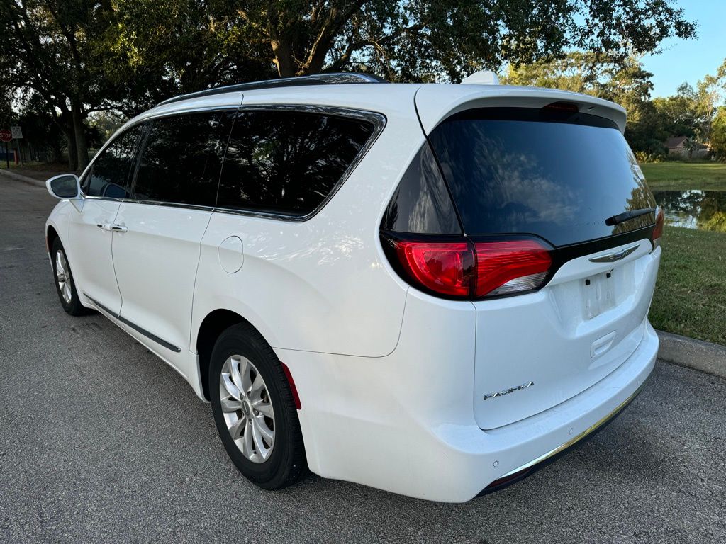 2019 Chrysler Pacifica Touring L 3