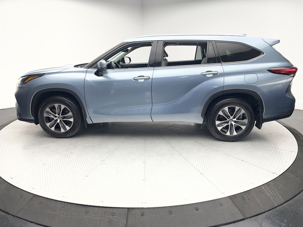 Thumbnail: 2021 Toyota Highlander - 8
