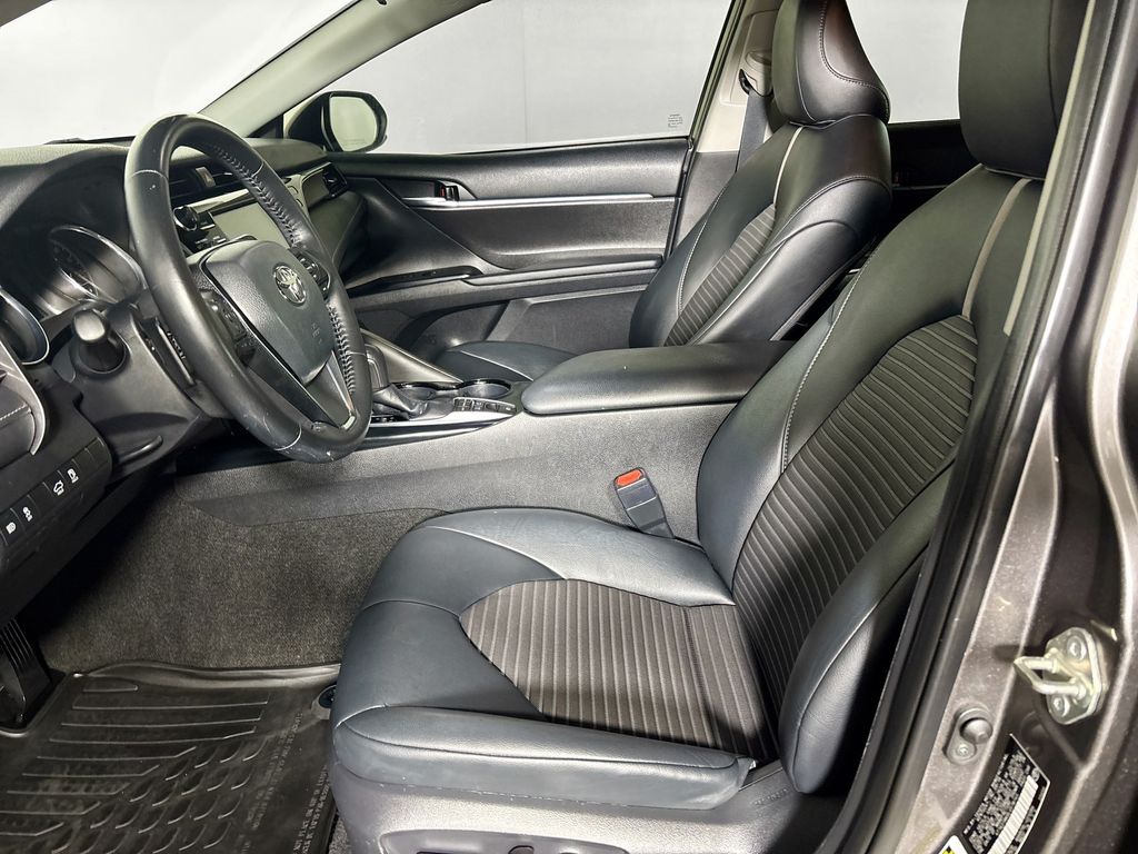 2020 Toyota Camry Hybrid SE