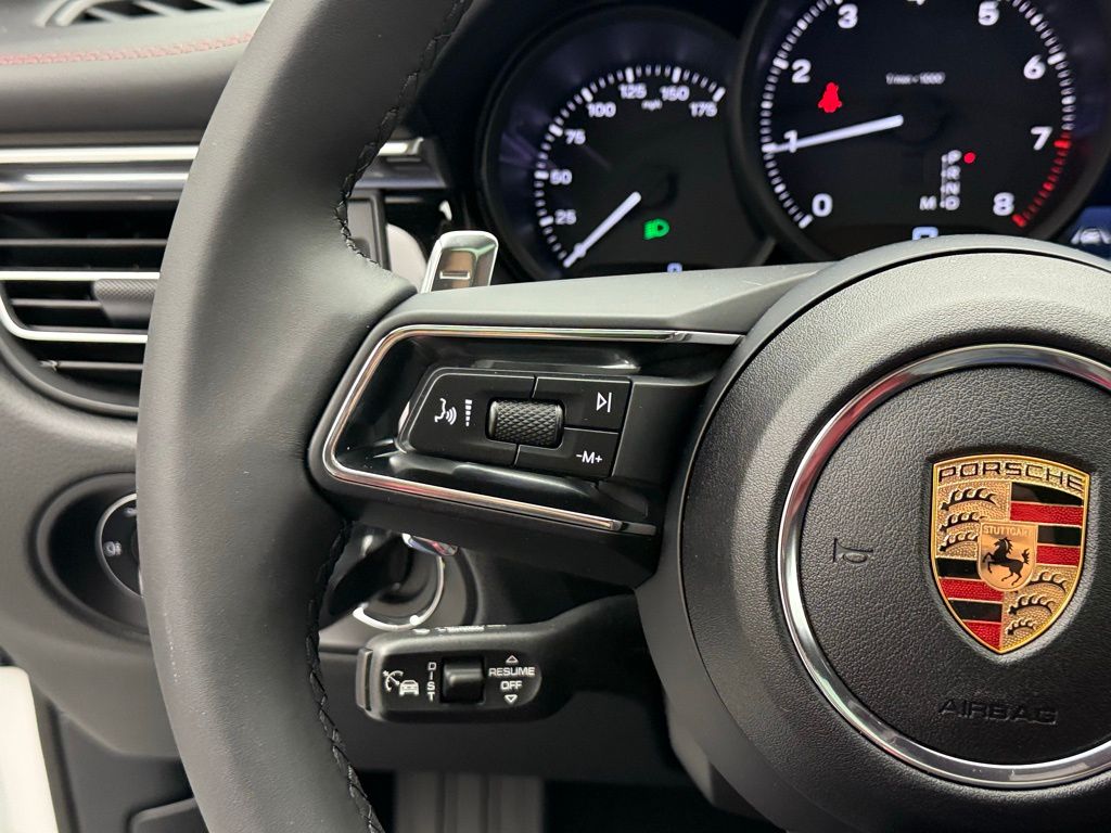 Thumbnail: 2025 Porsche Macan - 13