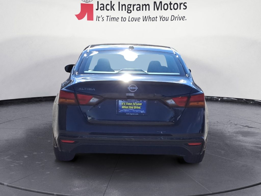 used 2025 Nissan Altima car