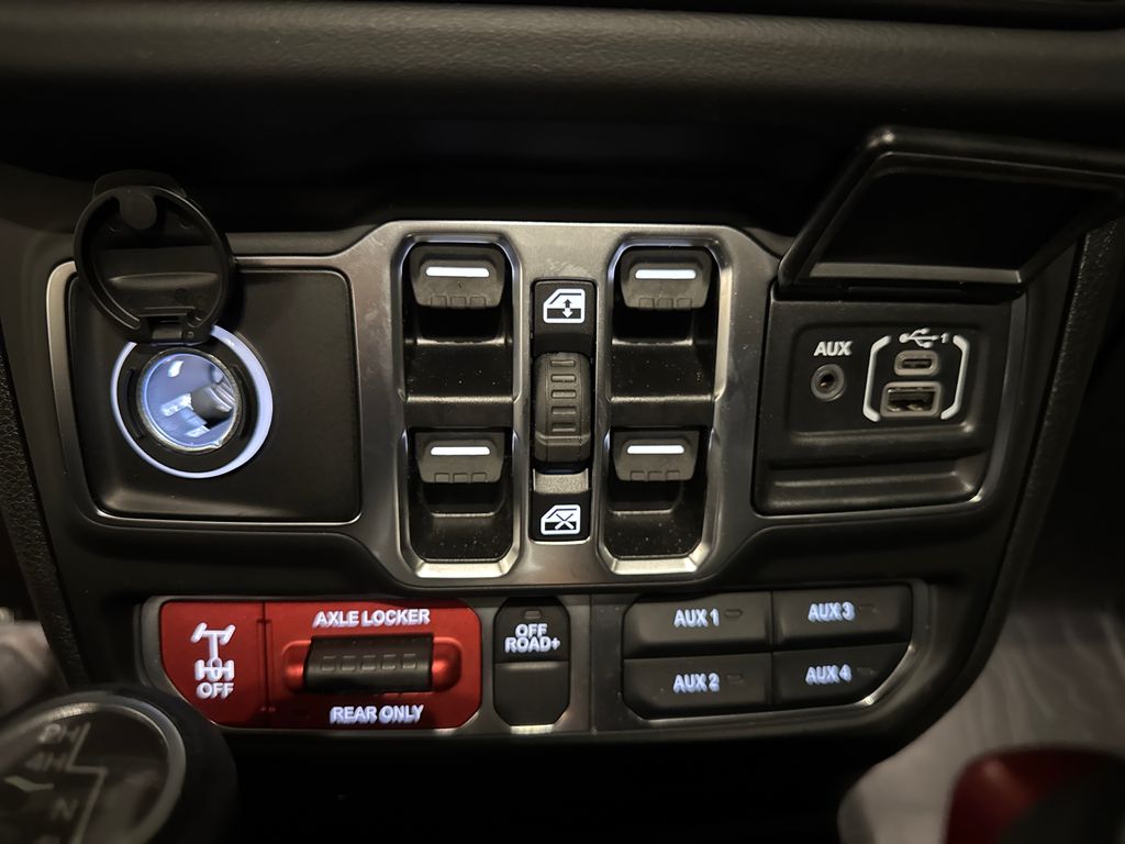 Certified Used 2025 White Jeep Mojave image 27