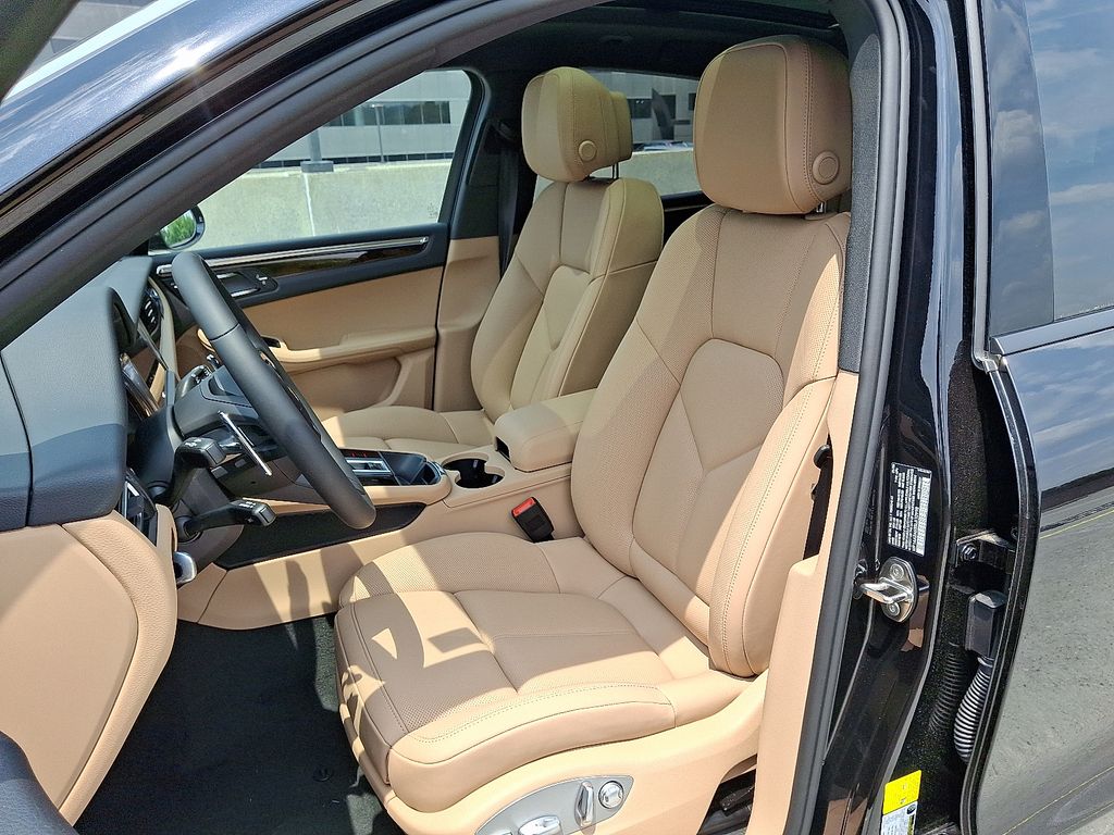 Thumbnail: 2025 Porsche Macan - 17