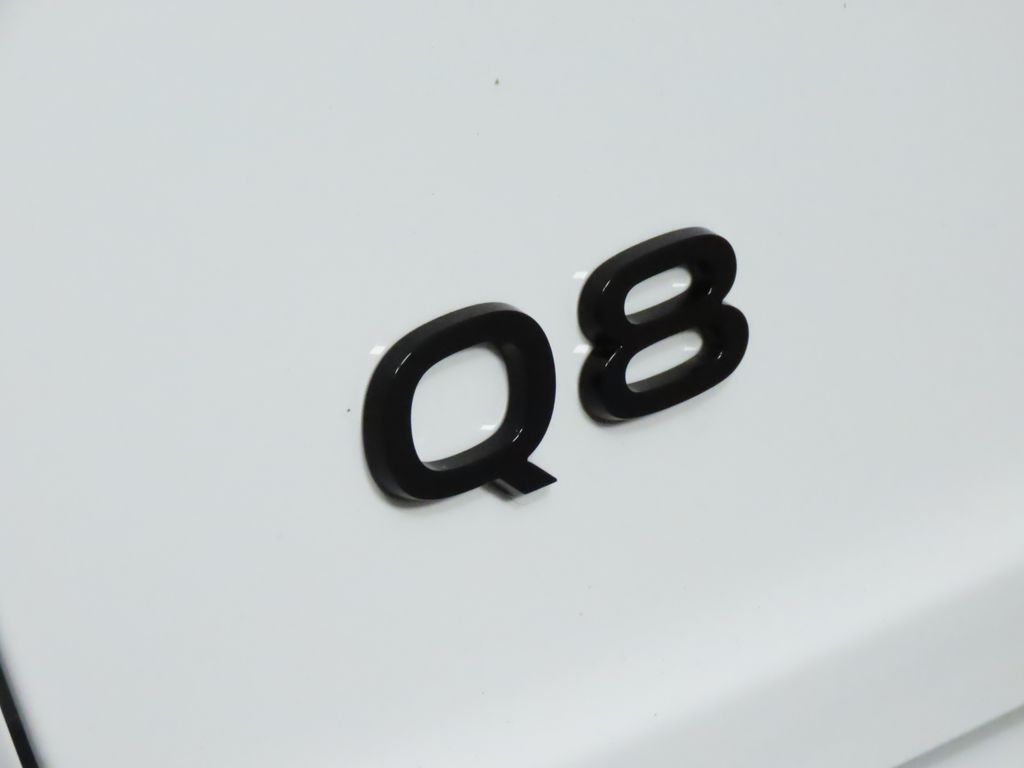 Thumbnail: 2025 Audi Q8 - 9