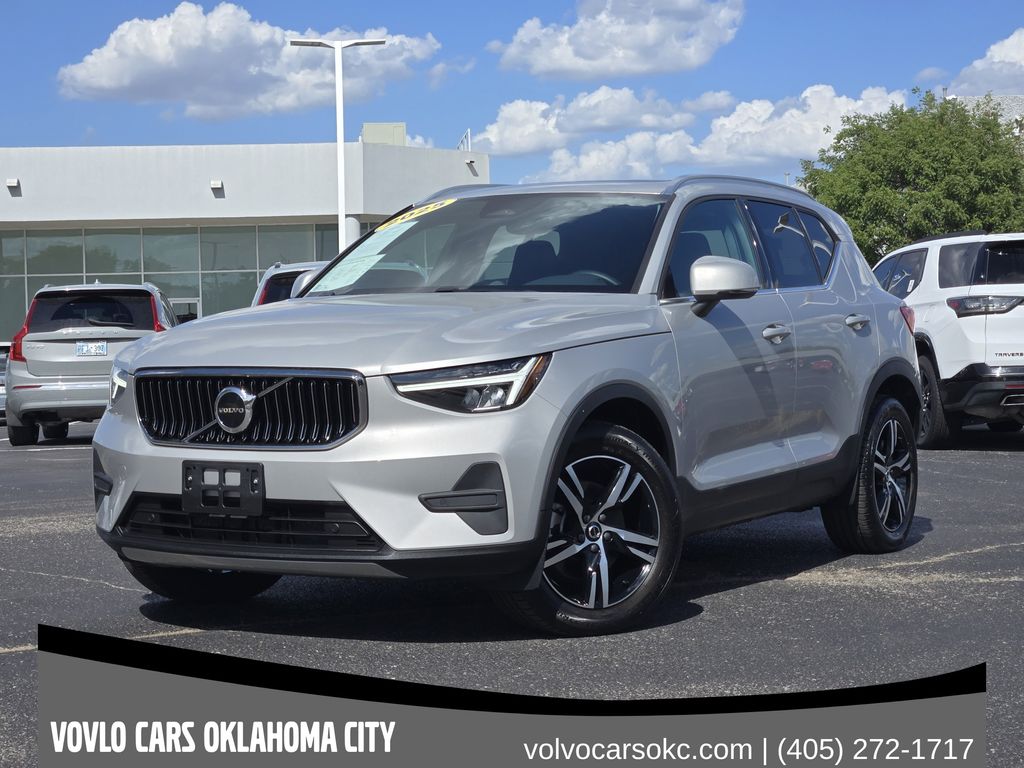  2025 Volvo XC40 B5 Core Bright Theme AWD   