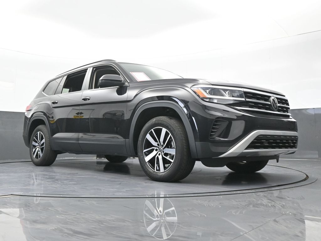 Used 2022 Deep Black Volkswagen 2.0T SE image 63