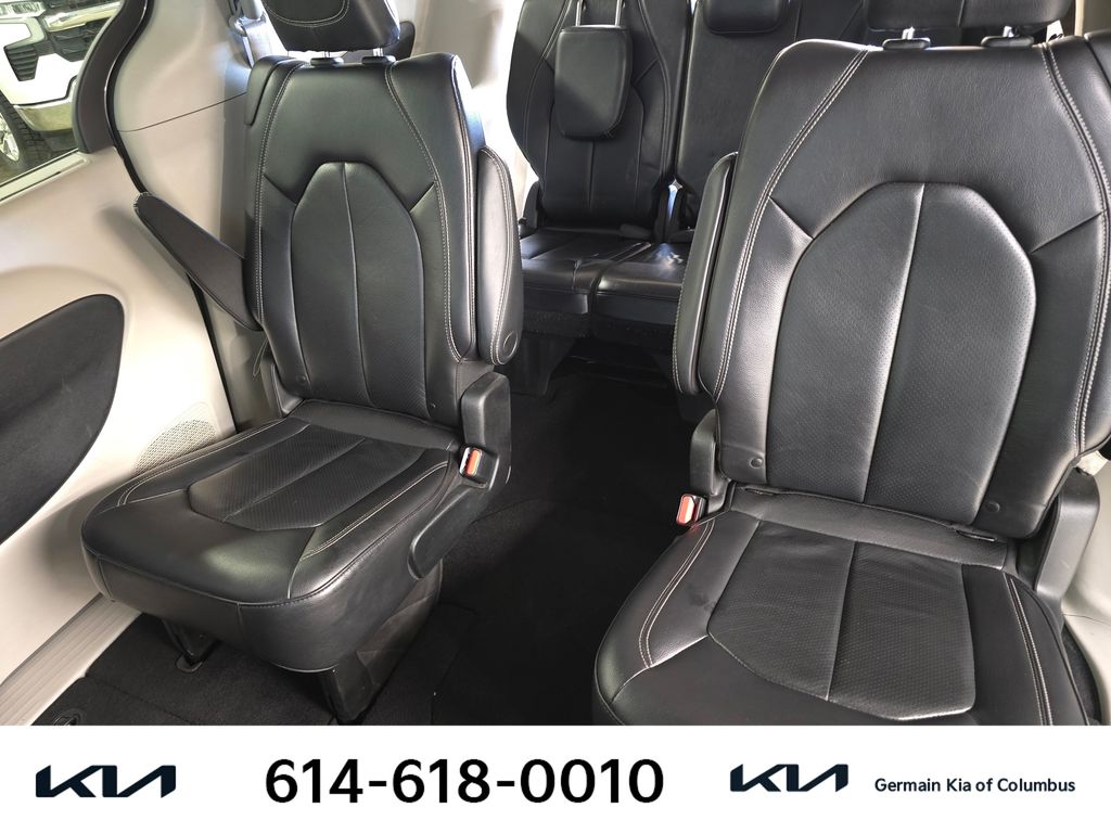 Used 2022 Gray Chrysler Touring L image 18
