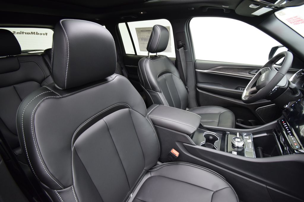 new 2026 Jeep Grand Cherokee car, priced at $45,429