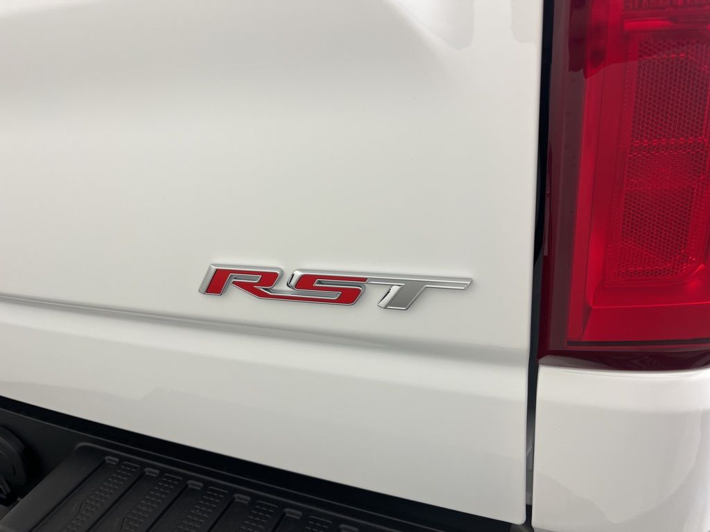 Thumbnail: 2026 Chevrolet Silverado 1500 - 17