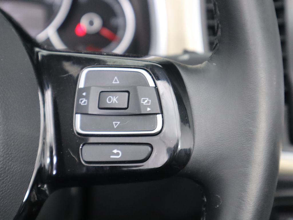 Thumbnail: 2019 Volkswagen Beetle - 20