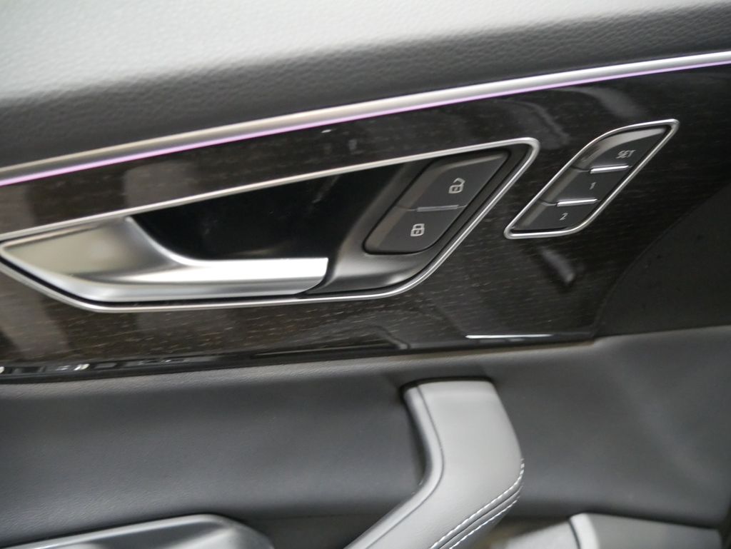 Thumbnail: 2026 Audi Q8 - 17