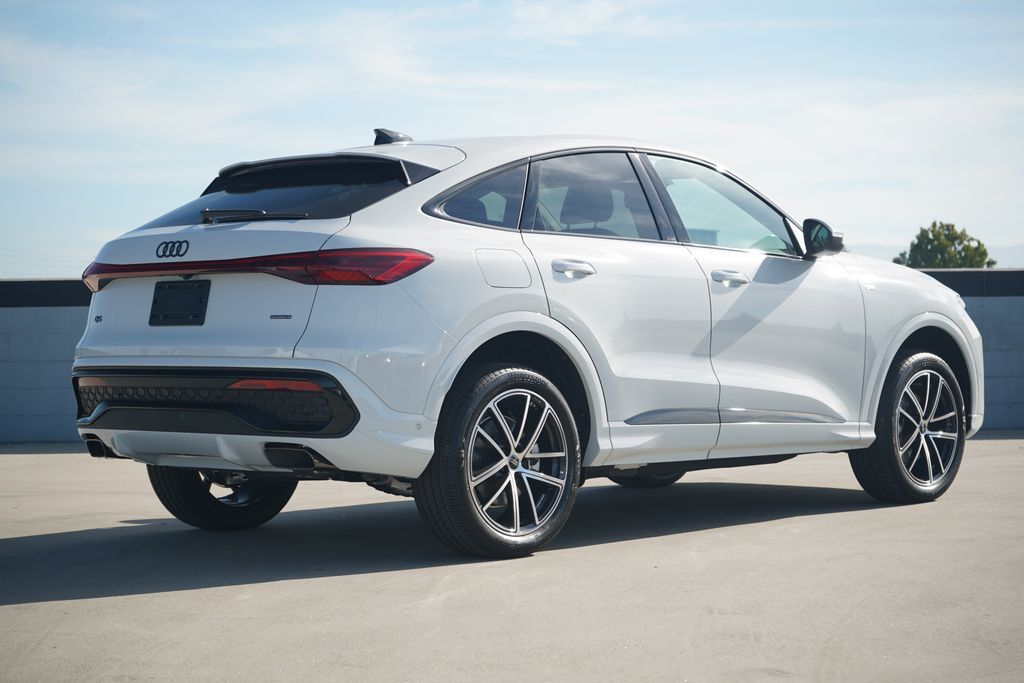 Thumbnail: 2026 Audi Q5 - 4