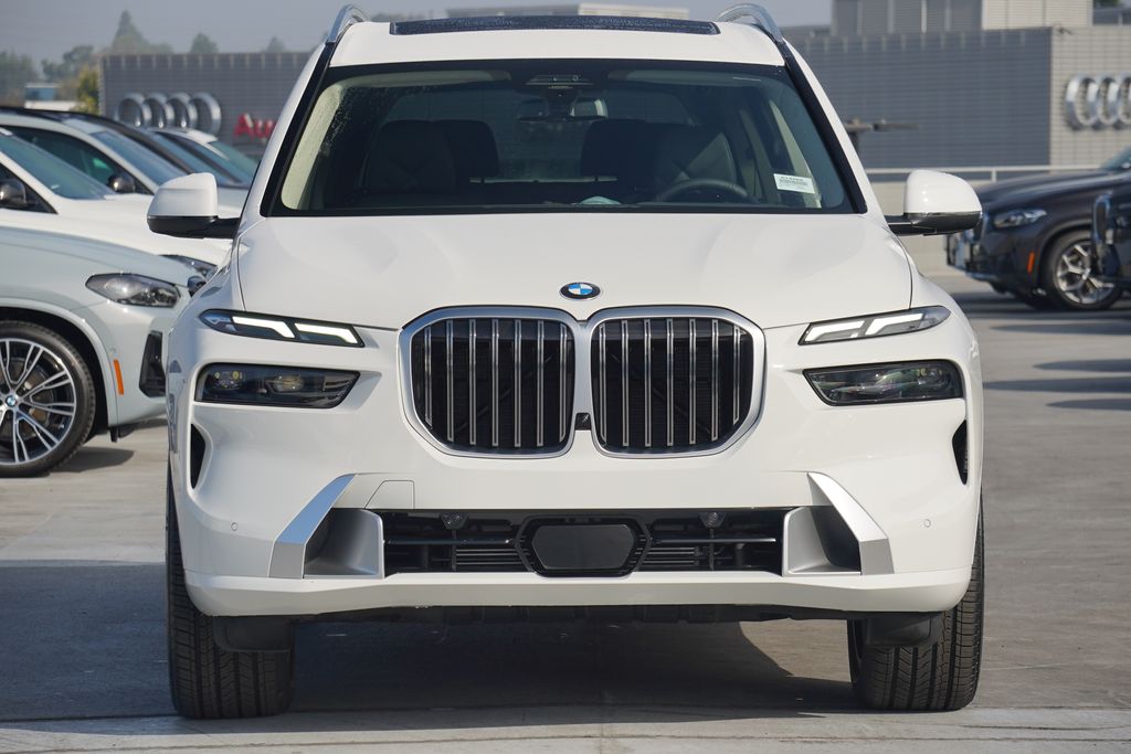 2025 BMW X7 xDrive40i 2