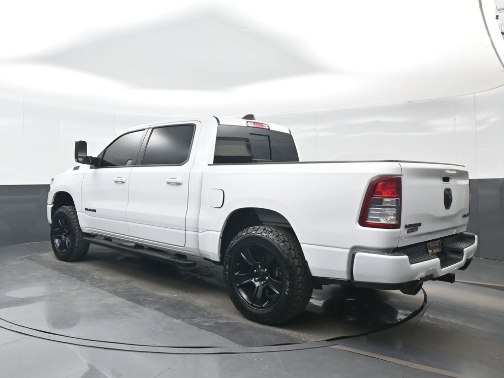 View vehicle photo 4