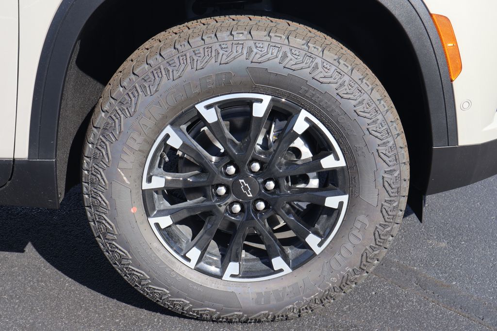 Thumbnail: 2026 Chevrolet Traverse - 11