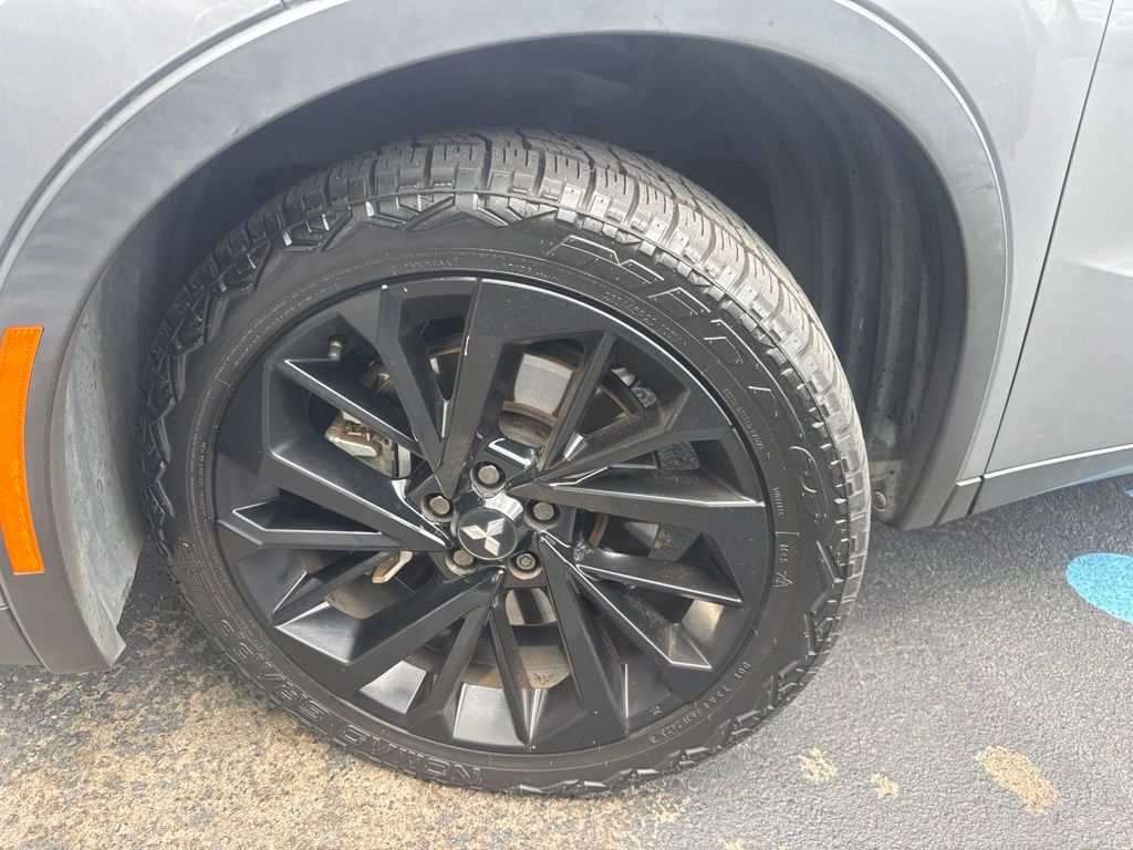 Used 2022 Gray Mitsubishi SE image 6