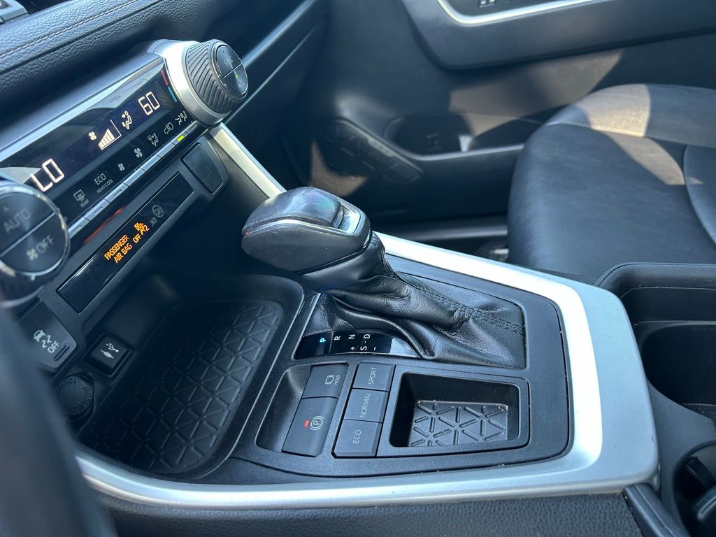 Thumbnail: 2019 Toyota RAV4 - 21