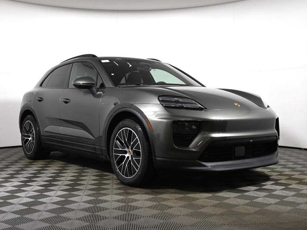 Thumbnail: 2026 Porsche Macan - 9