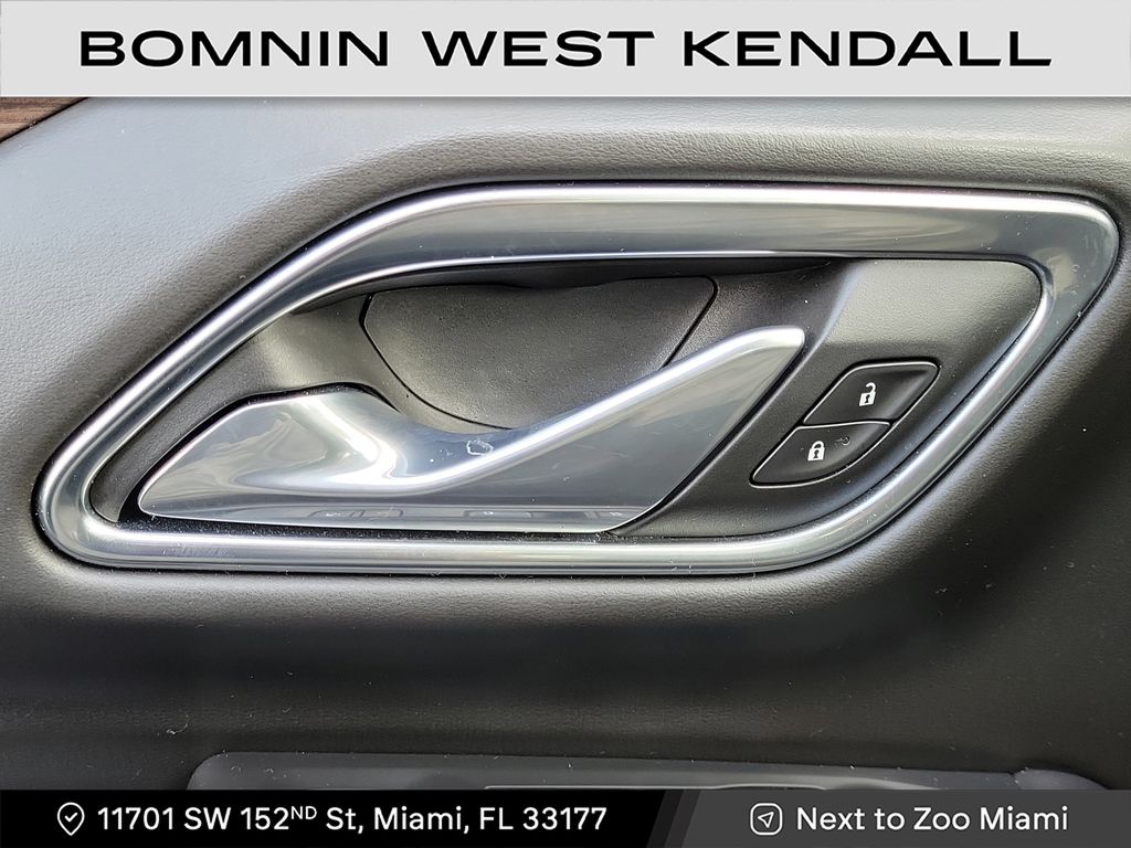 2021 Chevrolet Suburban LT photo