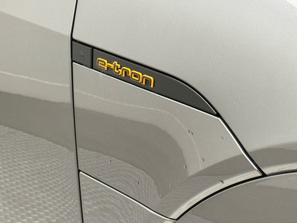 2023 Audi e-tron Premium Plus 5