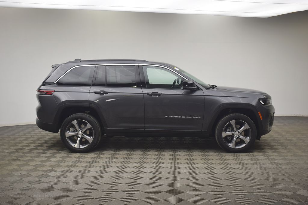 new 2026 Jeep Grand Cherokee car, priced at $40,393
