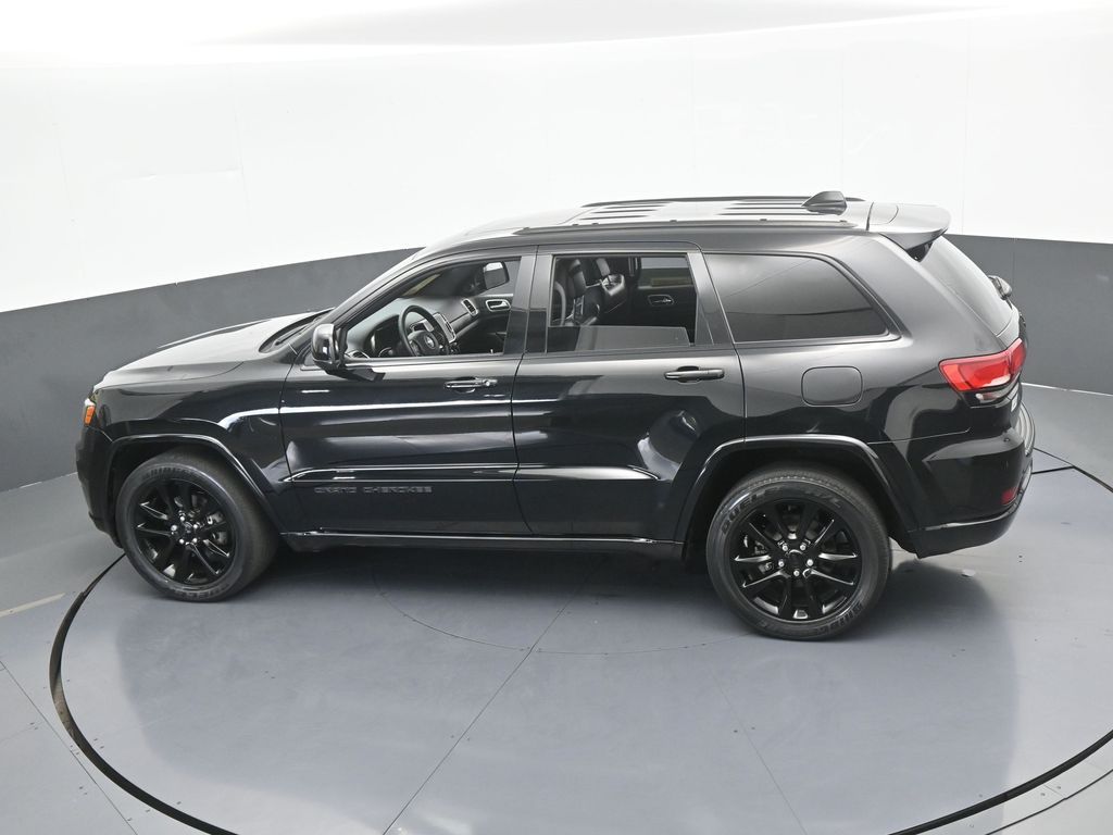 Used 2020 Diamond Black Crystal Pearlcoat Jeep Altitude image 49