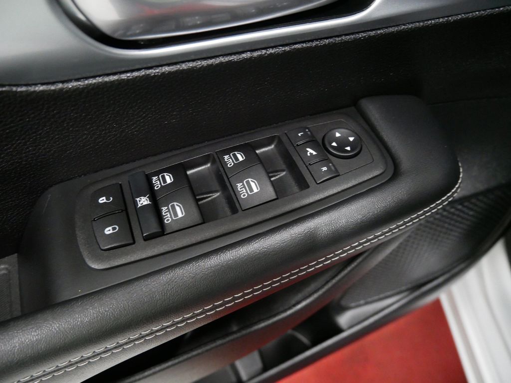 Used 2026 Chrysler Pacifica Van