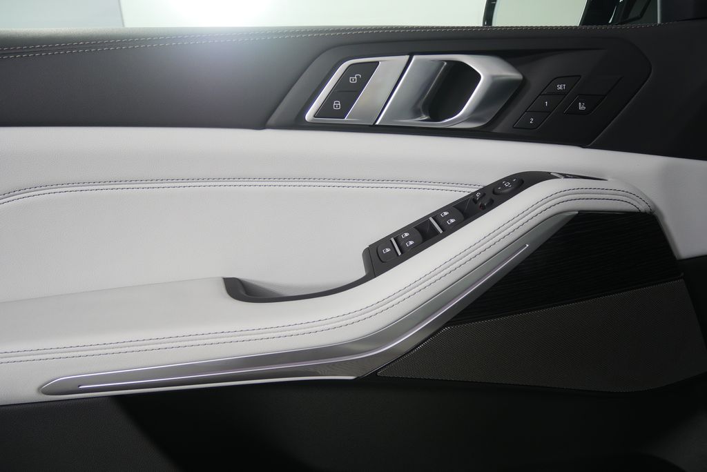 Thumbnail: 2026 BMW X5 - 9