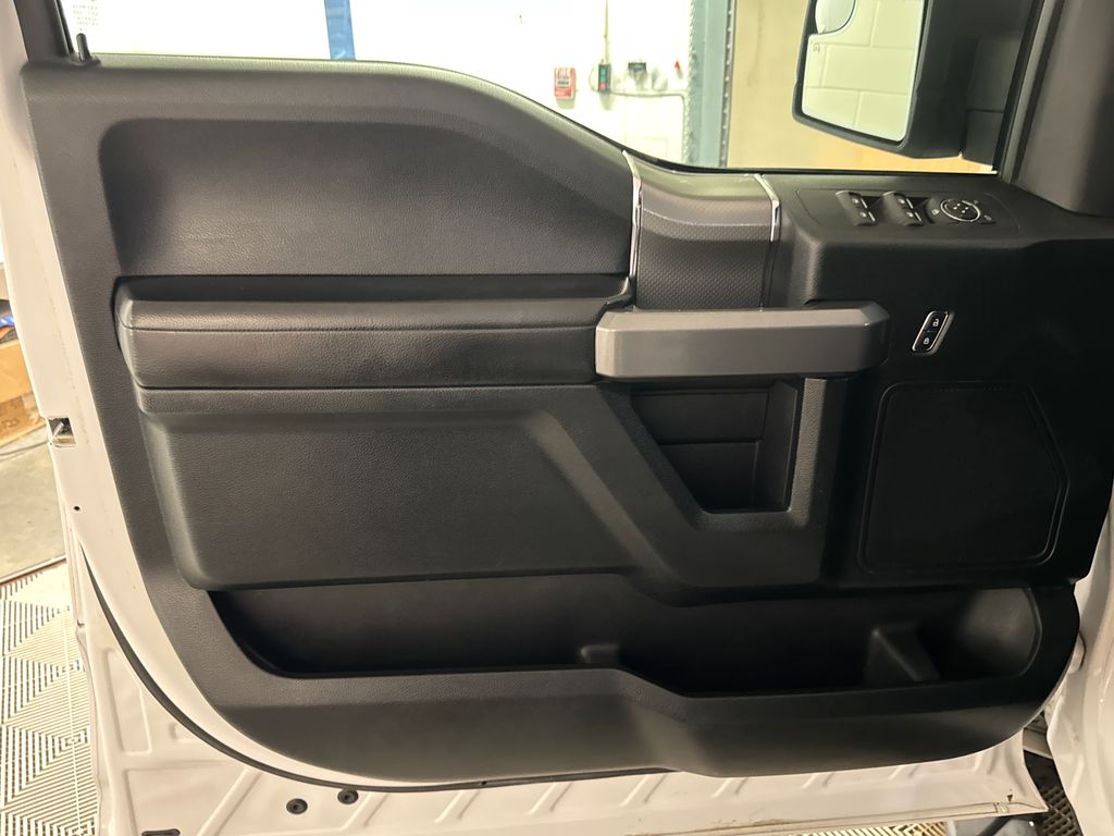 Used 2016  Ford  image 16