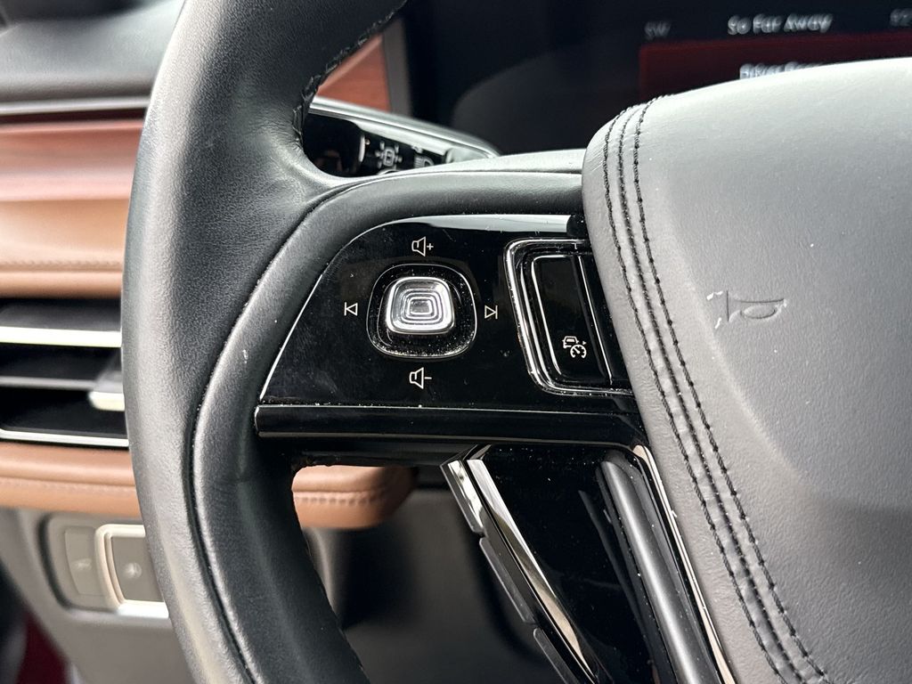 Thumbnail: 2022 Lincoln Aviator - 26